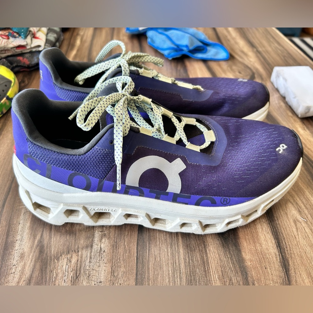 On cloud monster purple size 9 men’s. Good used condition.